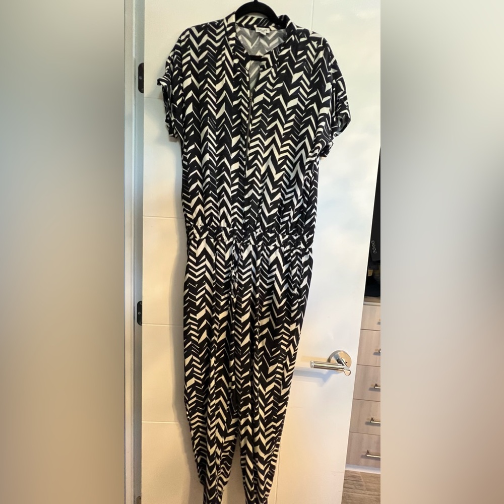 Splendid jumpsuit short sleeve jogger bottom